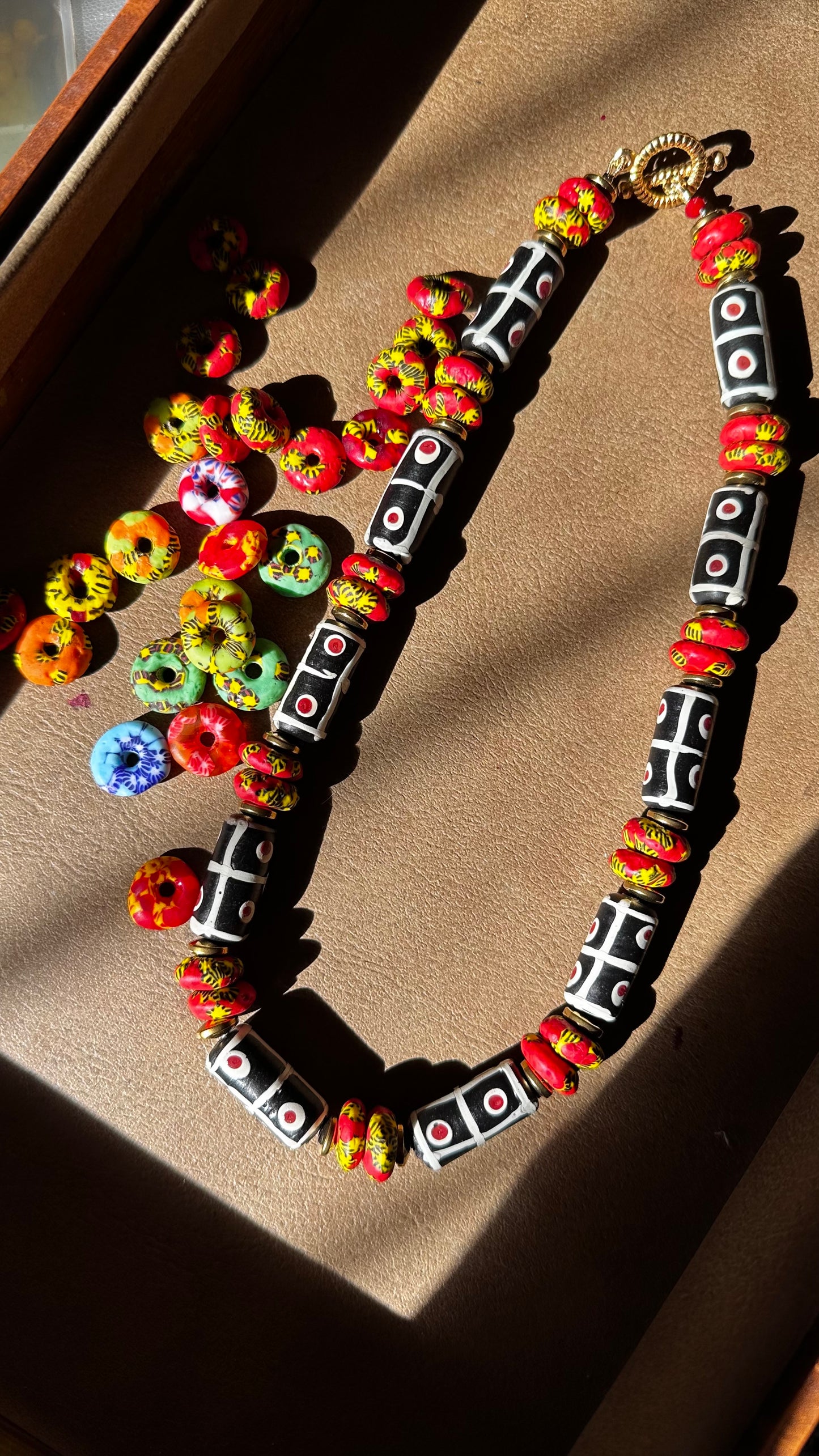 Collar Negro de Vidrio Africano