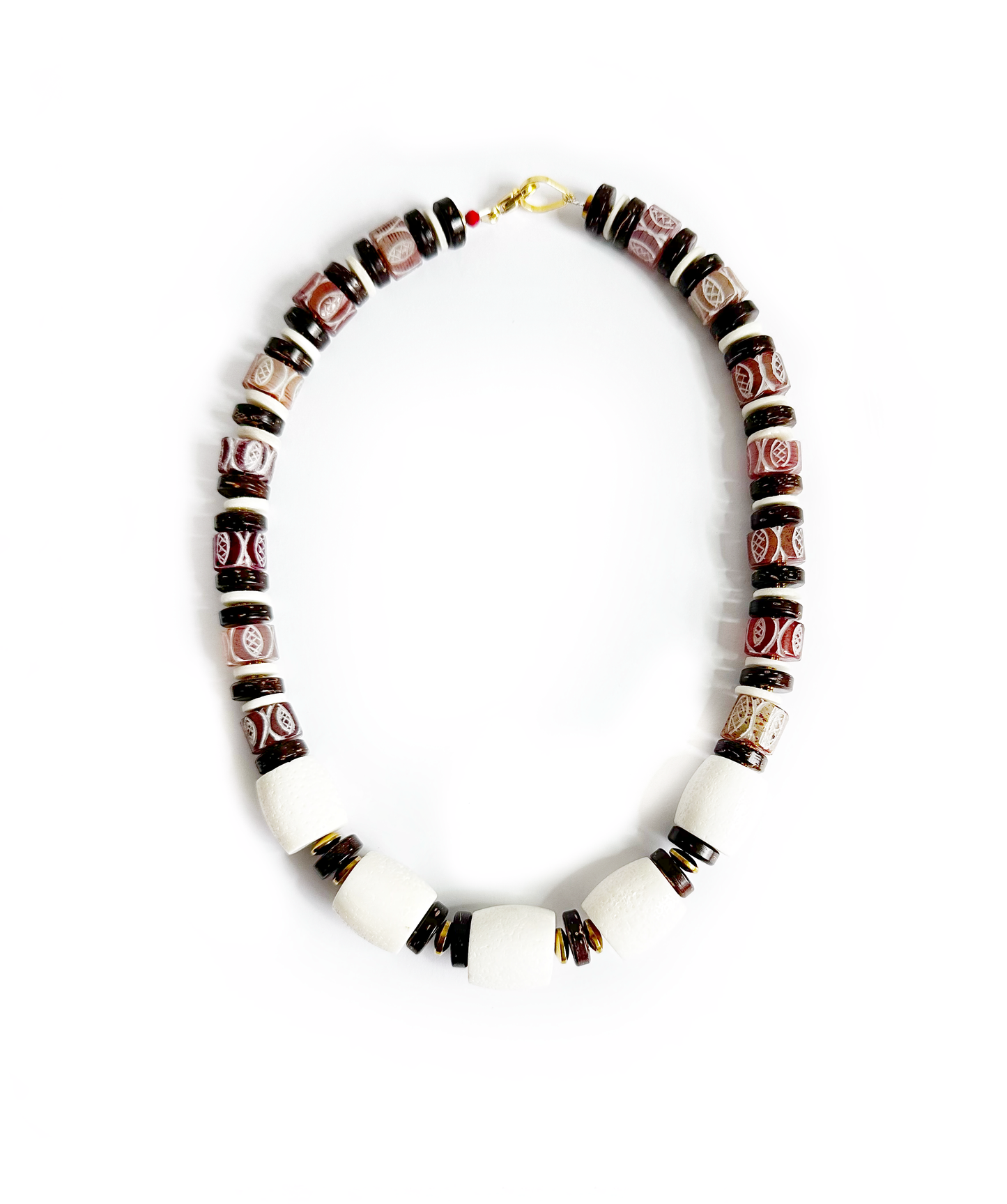 Collar de Coral Blanco y Jade Tallado
