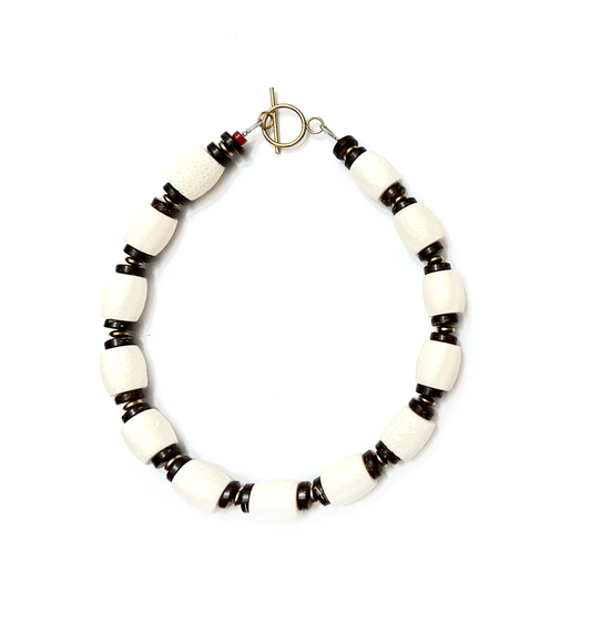 ALMA | Collar "Cádiz" de Coral Blanco - GRANATE 27