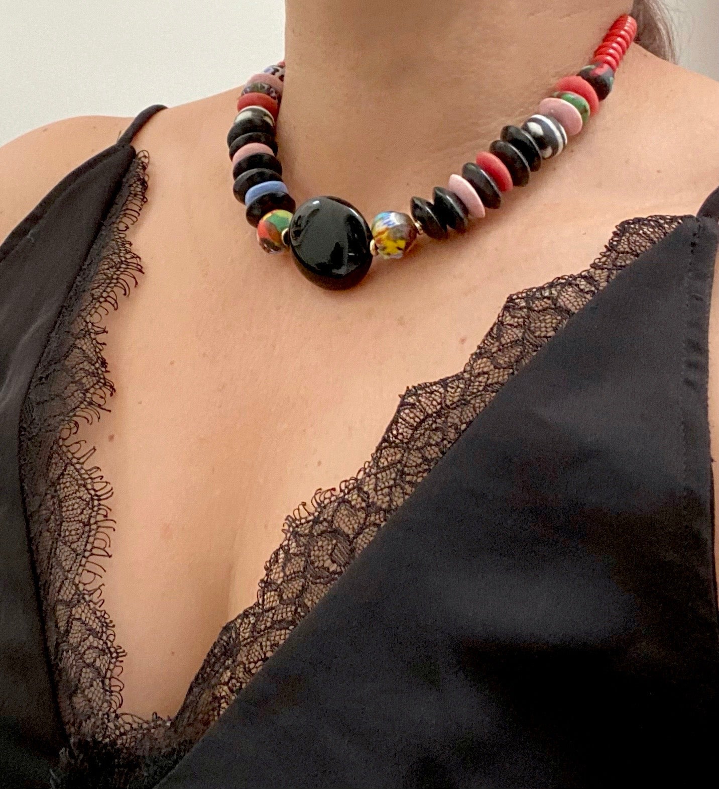 Collar Corto de Vidrio Africano y Ónix - GRANATE 27