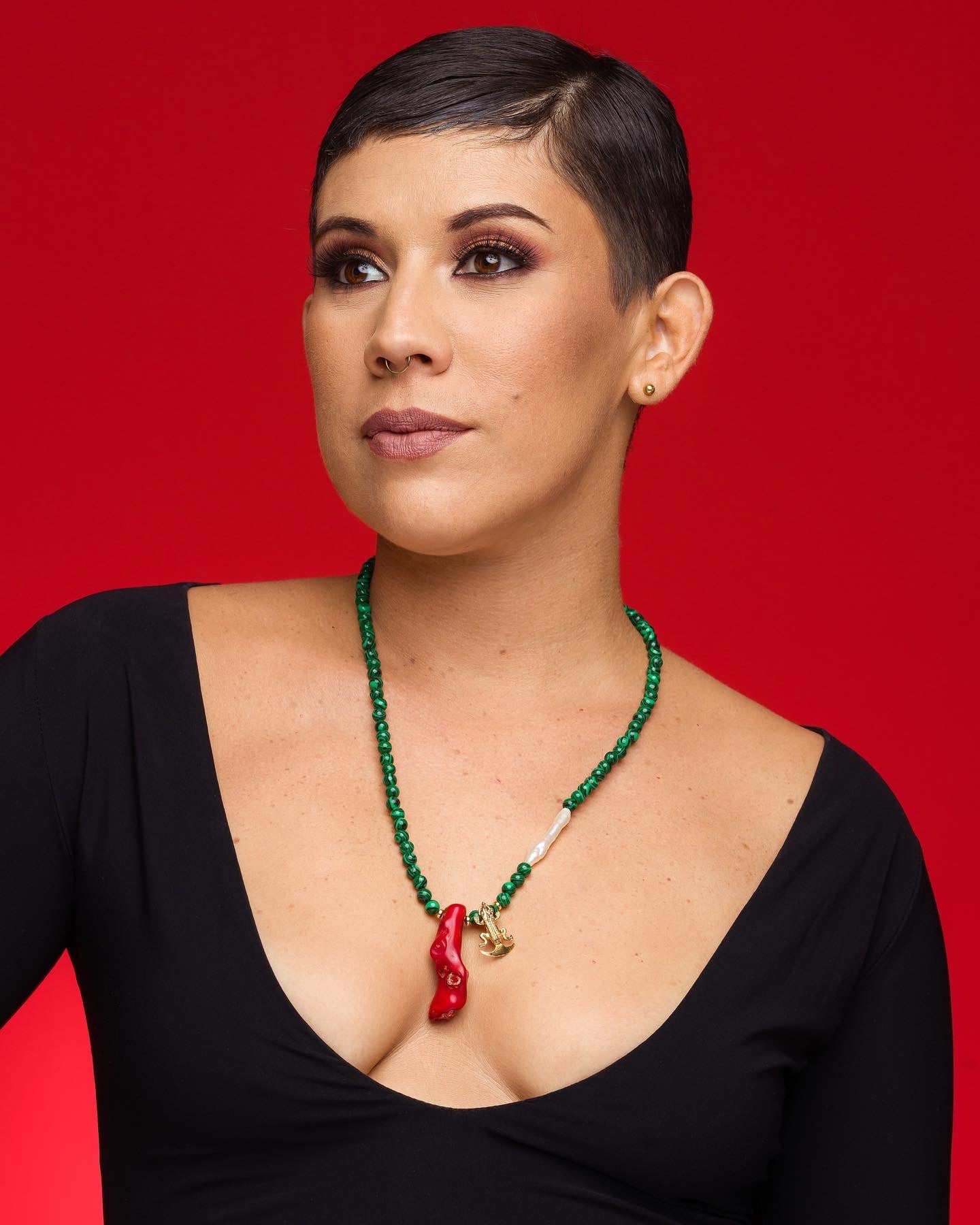 Collar Precolombino de Malaquita, Coral y Perla - GRANATE 27