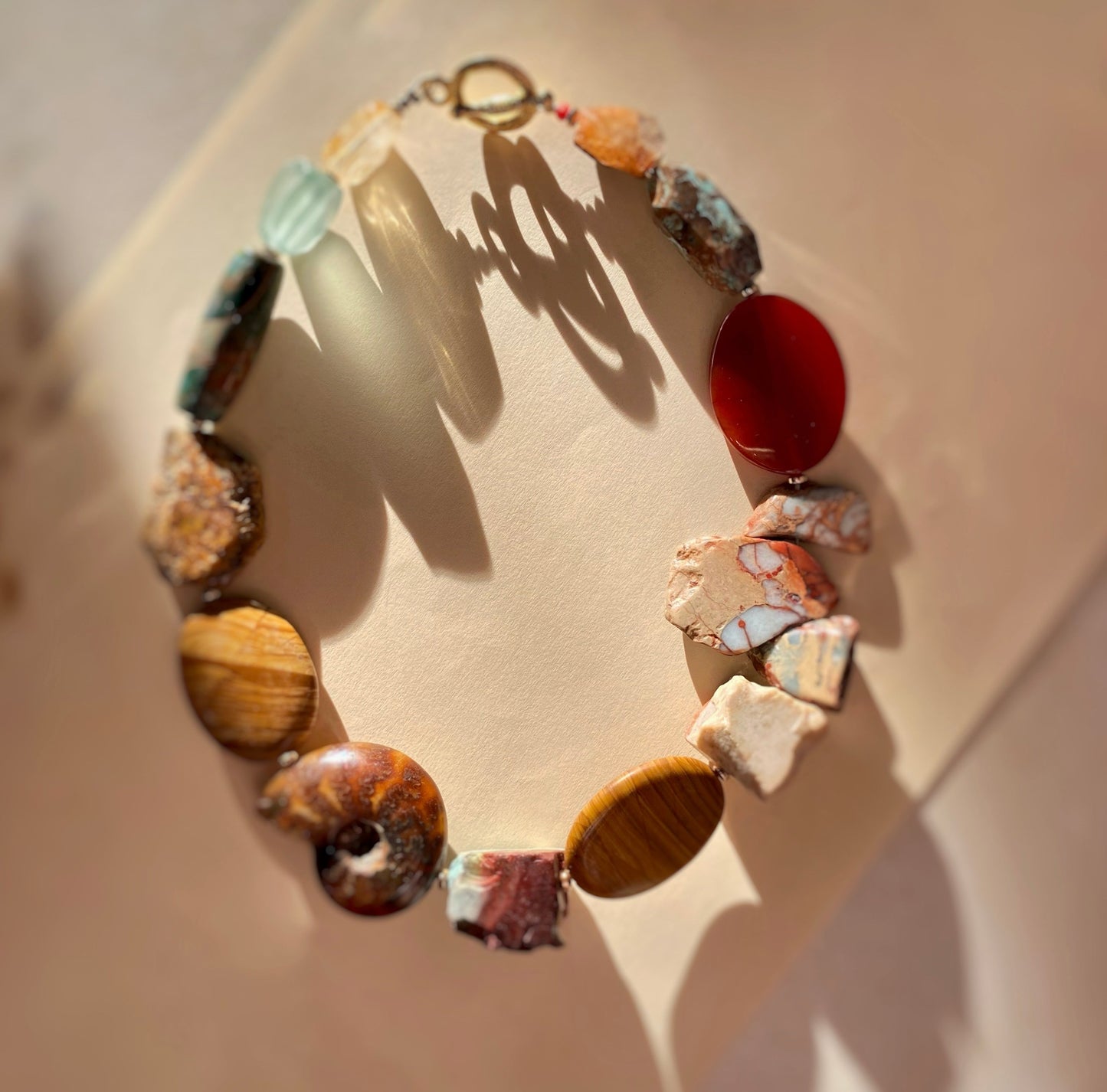 Maxi Collar Corto Piedras Naturales - GRANATE 27