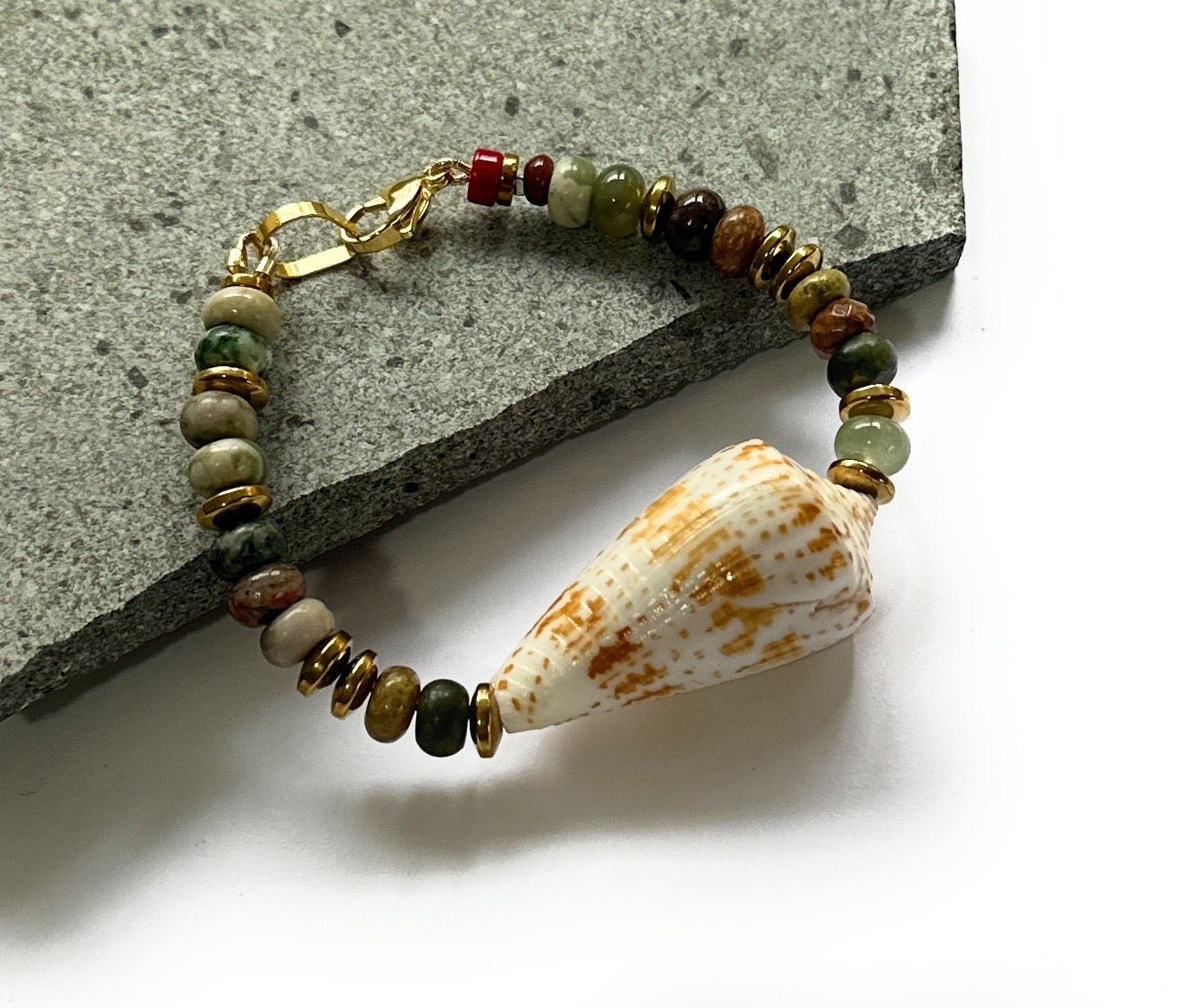 Pulsera Piedras Naturales y Concha - GRANATE 27