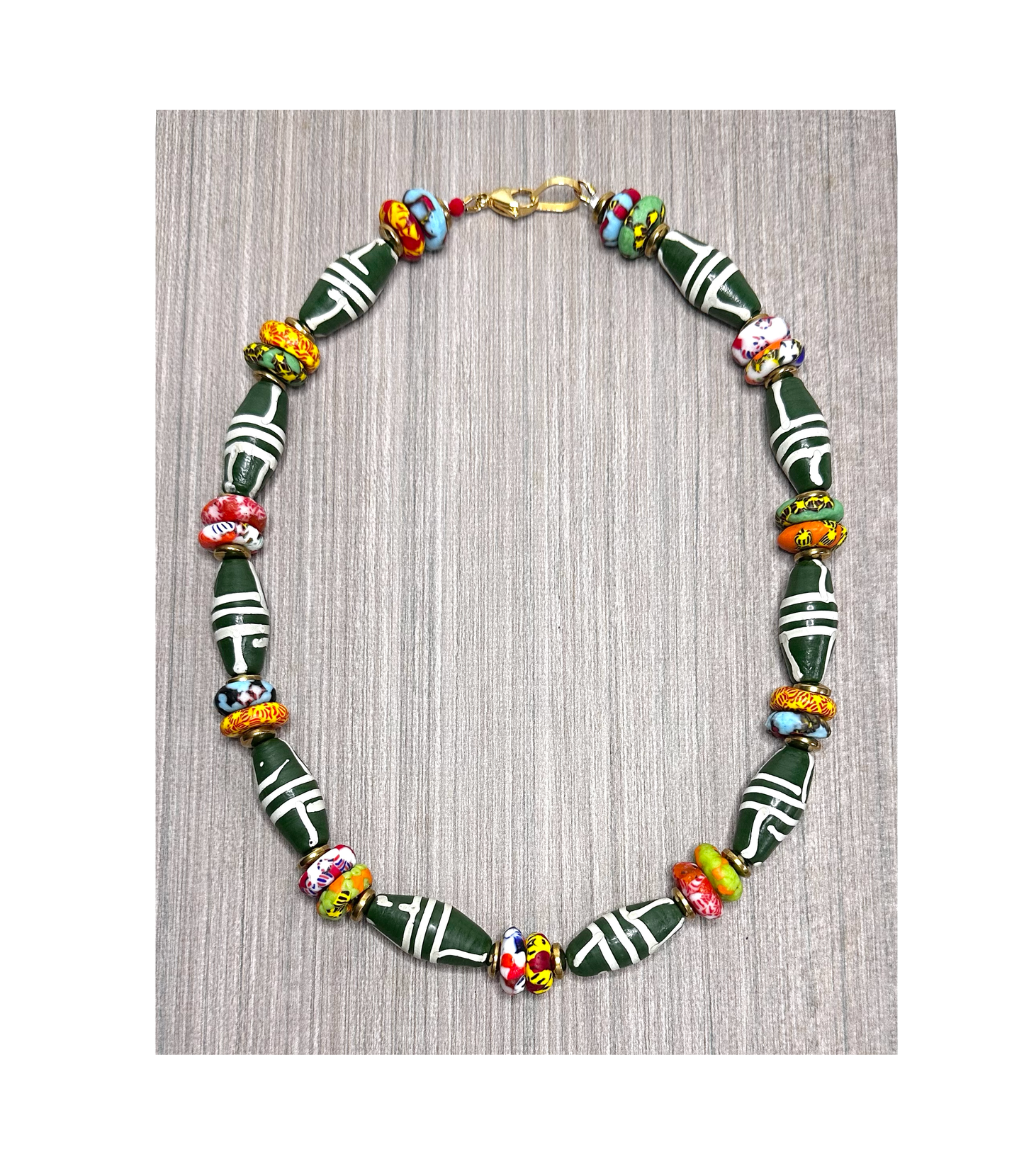 Collar Verde de Vidrio Africano