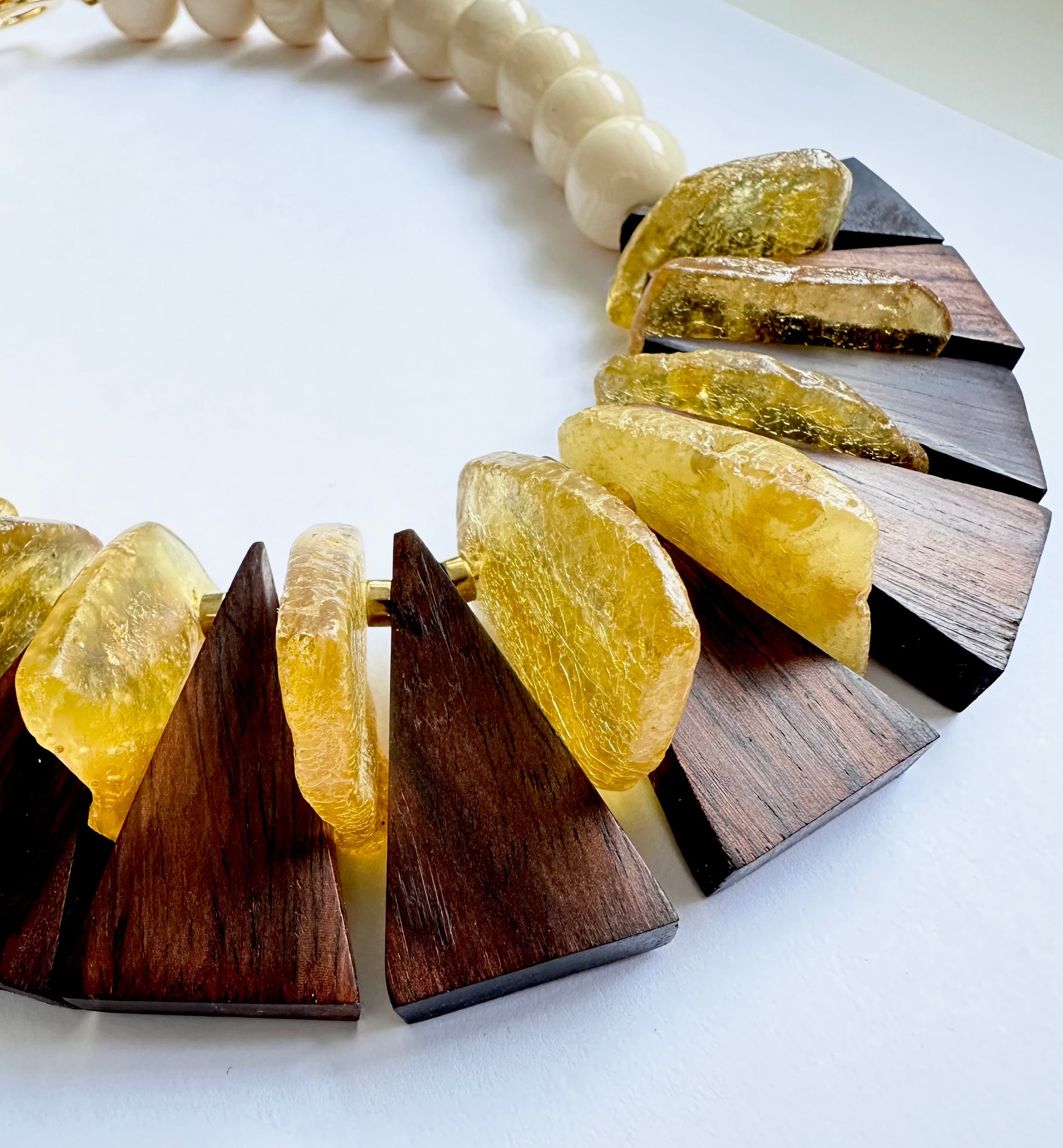 ALMA | Collar Ámbar y Madera - GRANATE 27