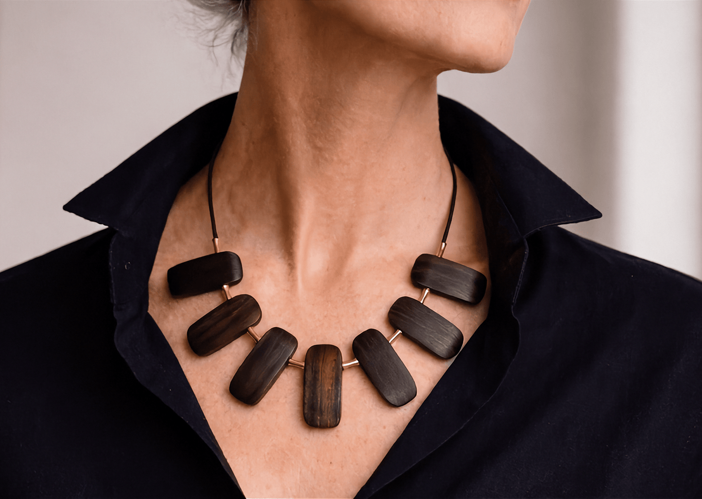 ALMA | Collar "Cascais" de Madera y Cuero - GRANATE 27
