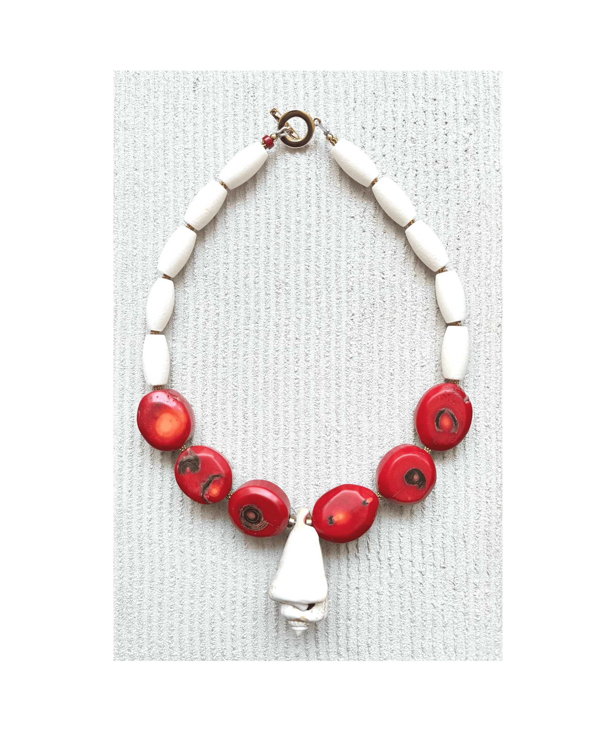 ALMA | Collar de Coral y Concha Natural - GRANATE 27