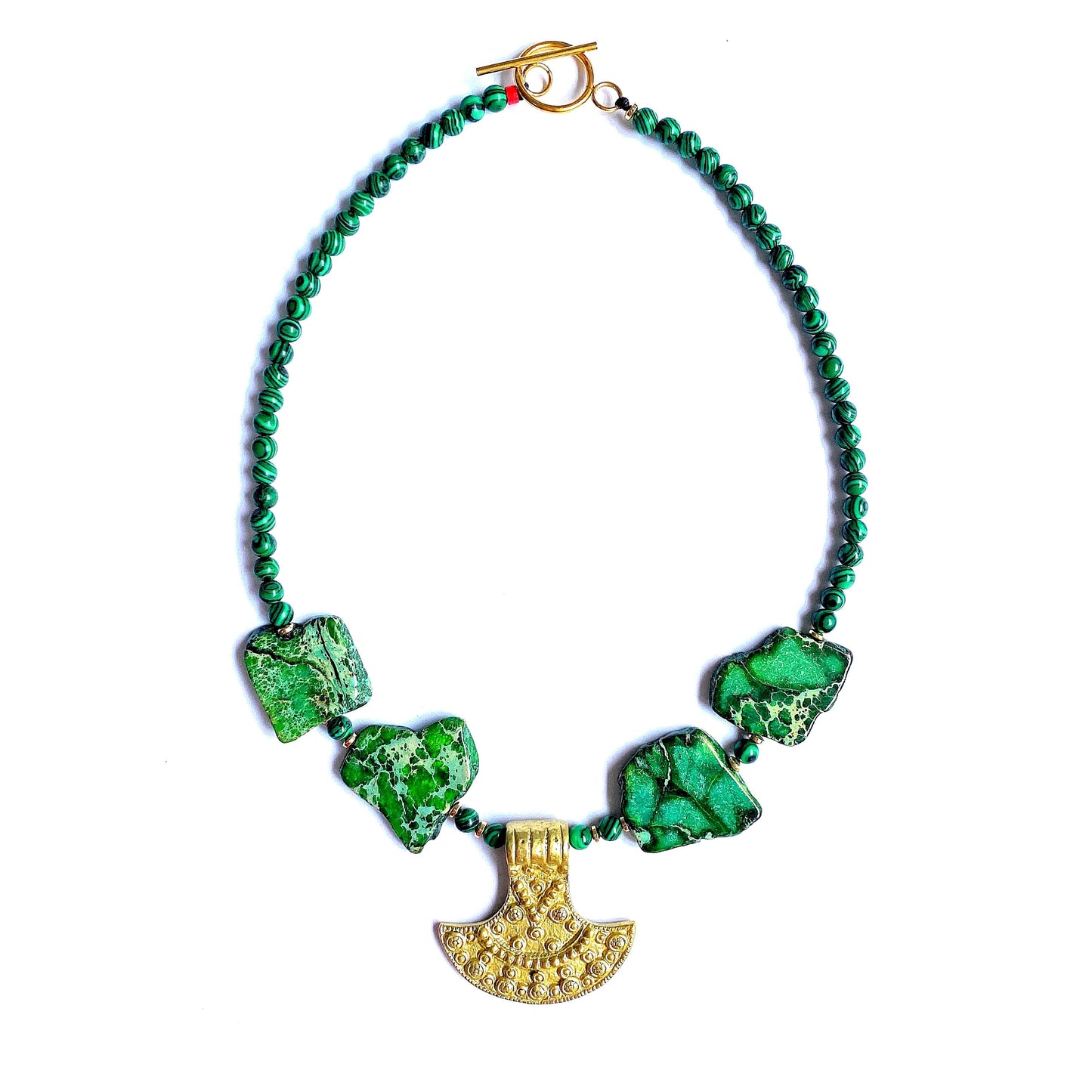Collar de Malaquita y Jaspe con Colgante Étnico de Bronce - GRANATE 27