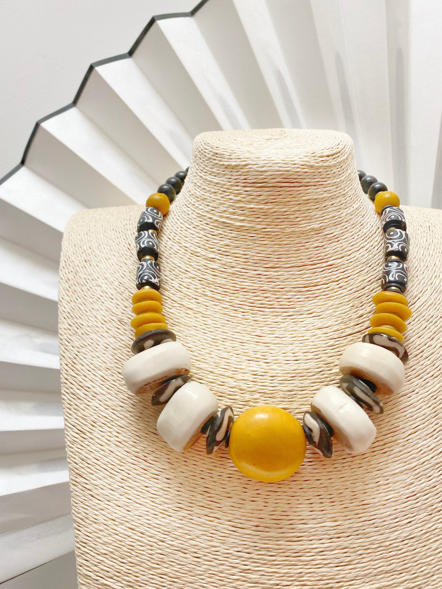 Collar Étnico de Hueso y Vidrio Africano - GRANATE 27