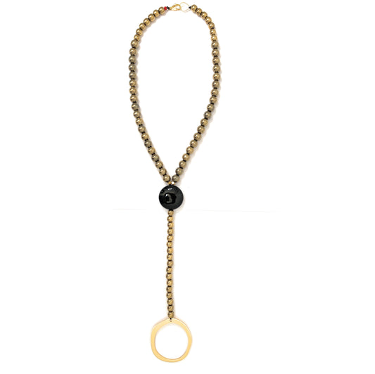 Collar Largo de Hematita Dorada con Ónix y Argolla Statement - GRANATE 27