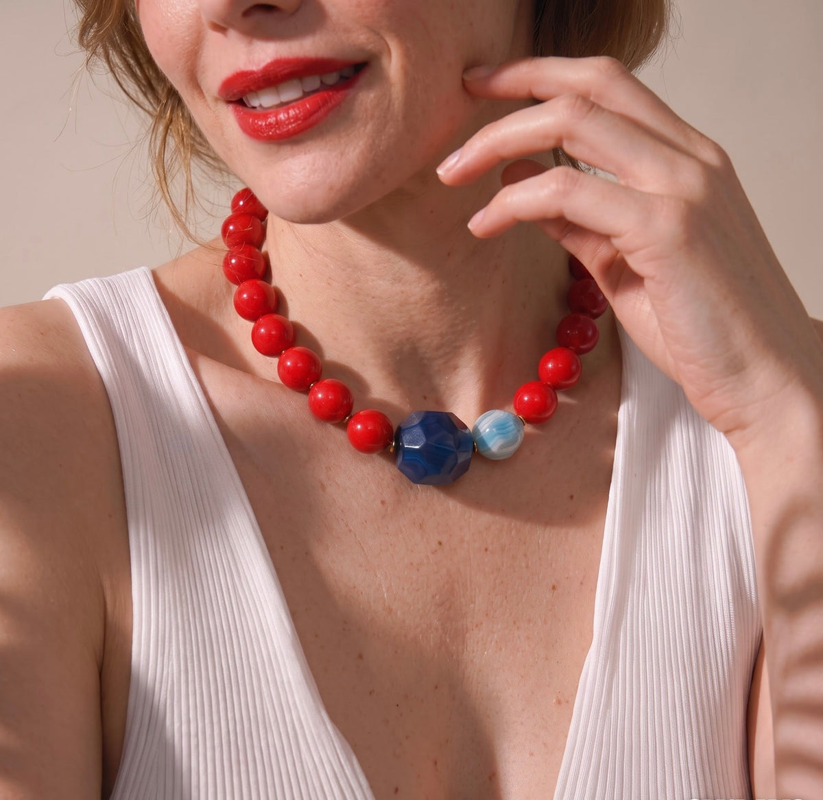 Collar Rojo y Ágatas Azules - GRANATE 27