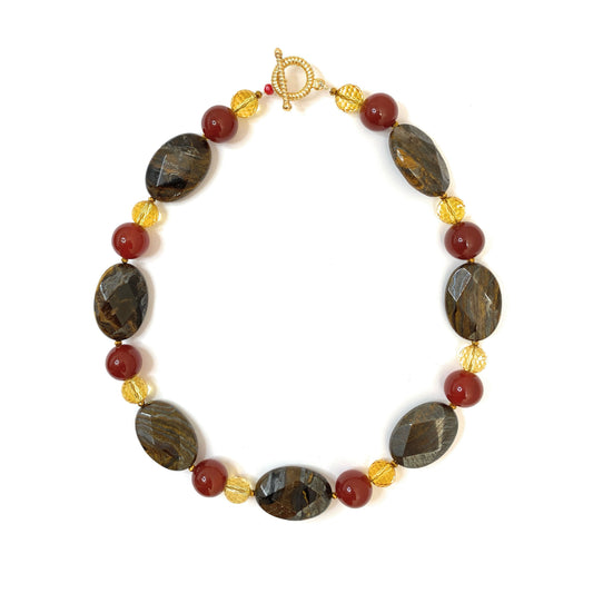 collar elegante de ojo de tigre