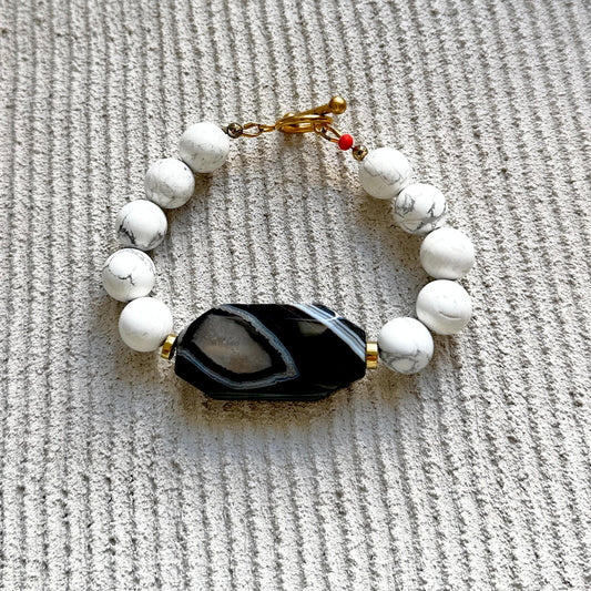 Pulsera de Howlita Blanca y Ágata Negra - GRANATE 27