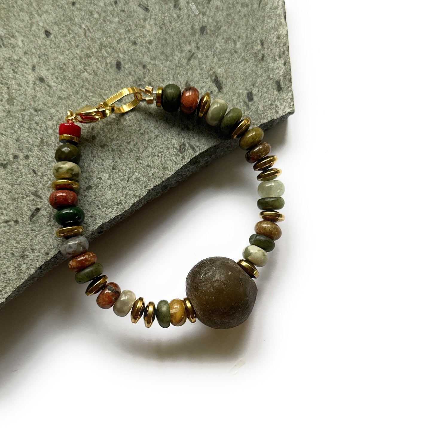 Pulsera de Piedras Naturales y Vidrio Africano - GRANATE 27